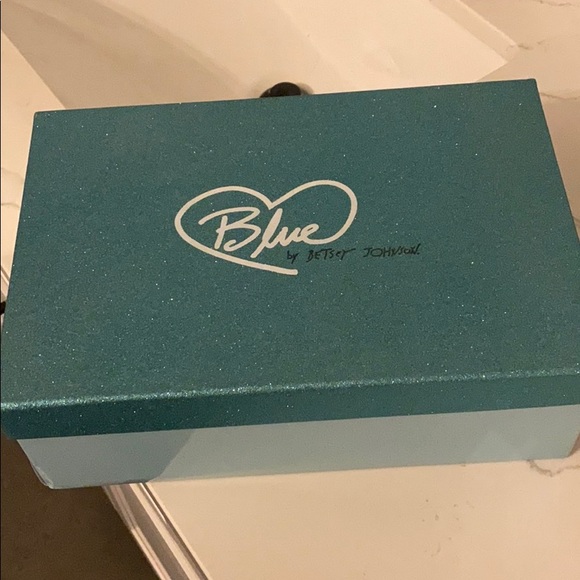 Betsy Johnson Heels in navy satin - Picture 3 of 3